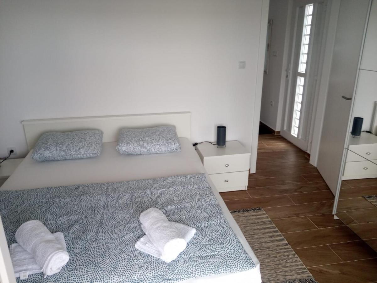 Apartmani Sol Vlasici Pag Town Extérieur photo